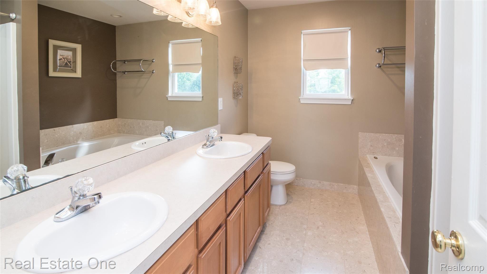 2631 Clivedon Road Howell, MI 48843 - Photo 18 of 32 spacious master bath
