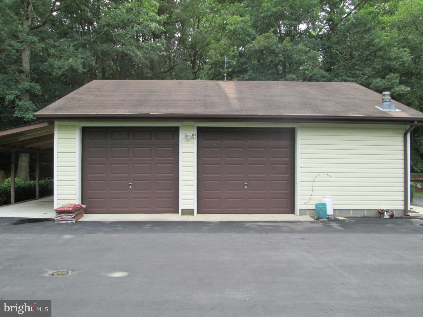 2114 Gun And Rod Club Road Houston, DE 19954 - Photo 5 of 25 Garage