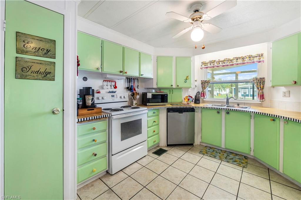 280 Grassy Key Lane Naples, FL 34114 - Photo 4 of 21