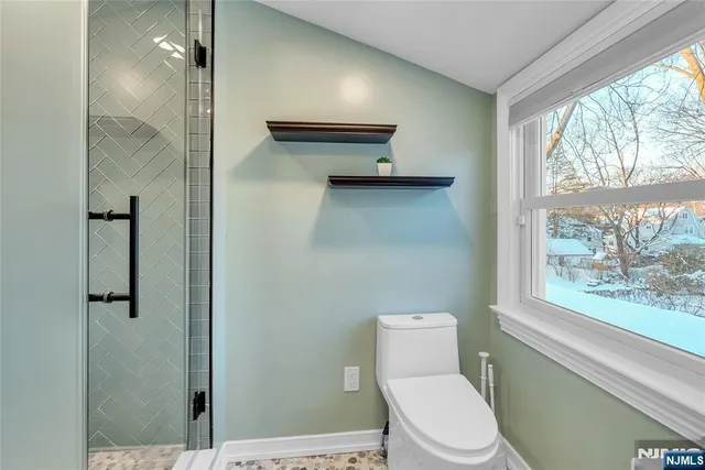 a picture of a bathroom