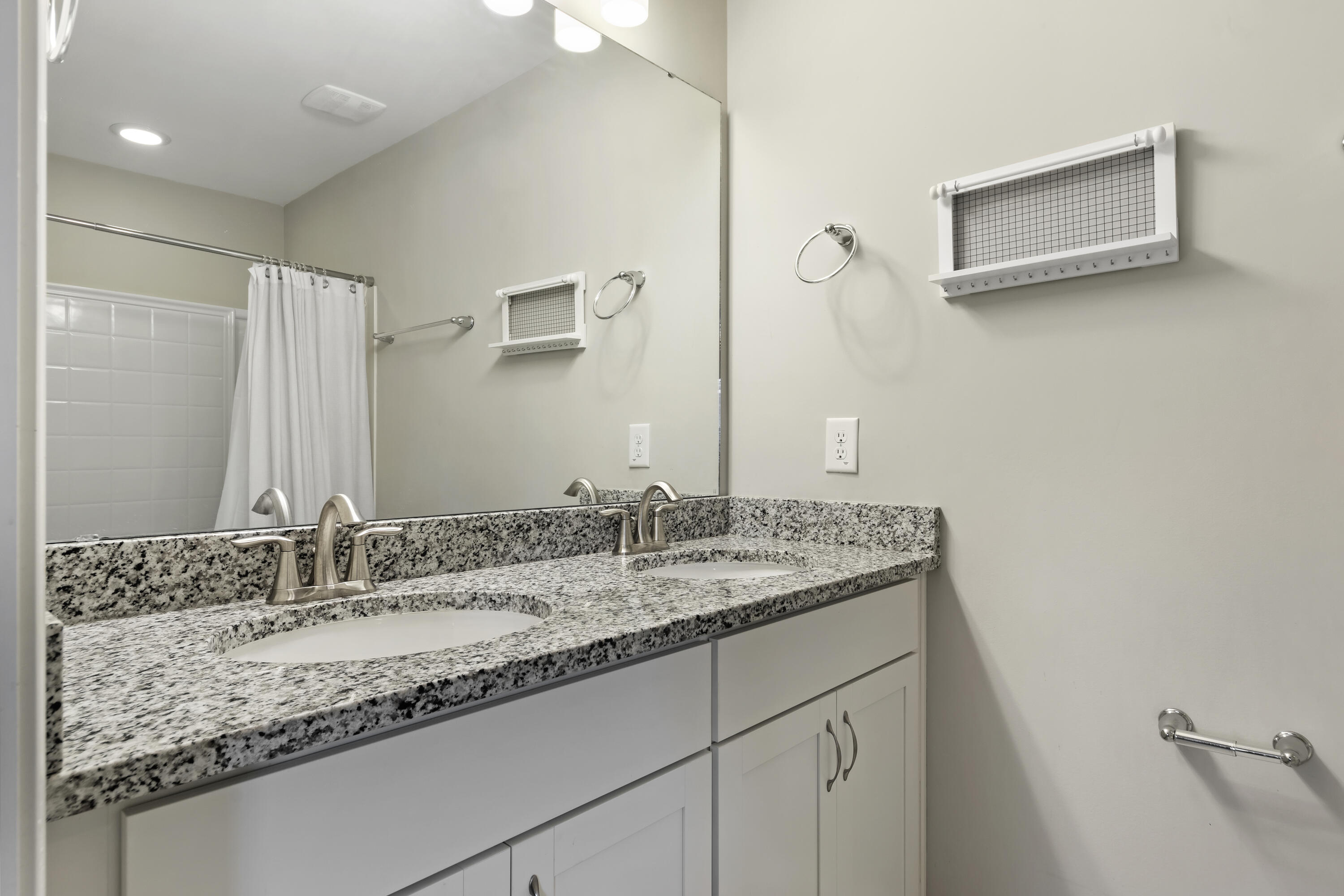 7814 Montview Road North Charleston, SC 29418 - Photo 18 of 22 Primary BR w/en suite