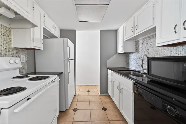 $1,500 | 14555 Wunderlich Drive, Unit 2208, Houston, TX 77069