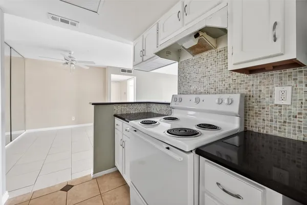 $1,500 | 14555 Wunderlich Drive, Unit 2208, Houston, TX 77069