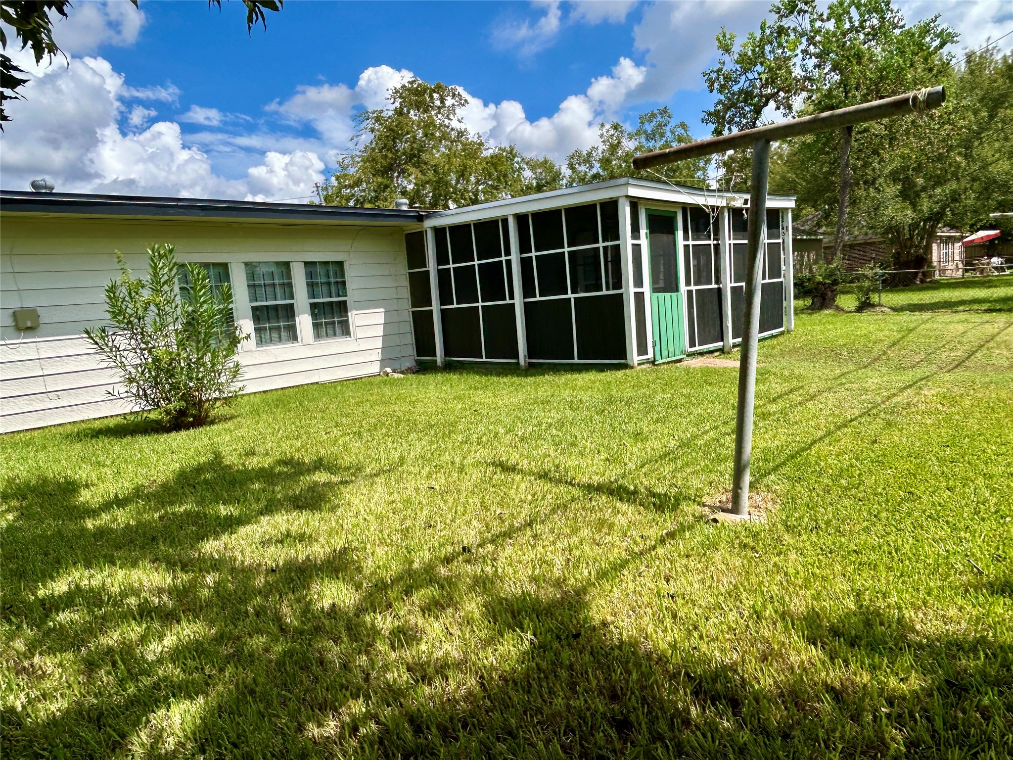 5806 Beldart Street Houston, TX 77033 - Photo 5 of 17