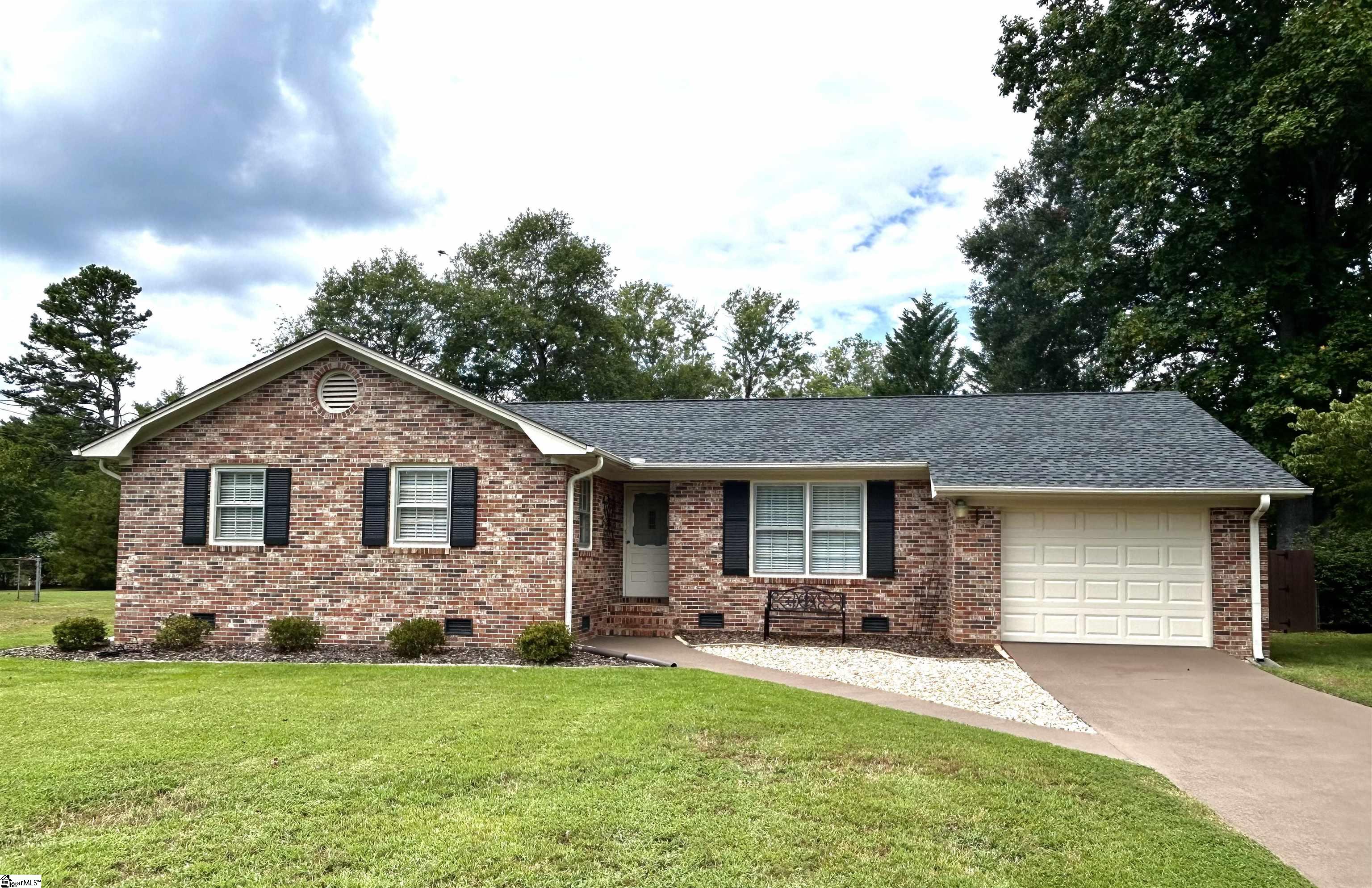 19 Owens Road Taylors, SC 29687 - Photo 1 of 26 Gallery Image 1