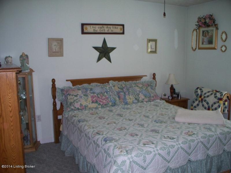 81 Lcpl Hanson Road Buffalo, KY 42716 - Photo 17 of 17 master bedroom