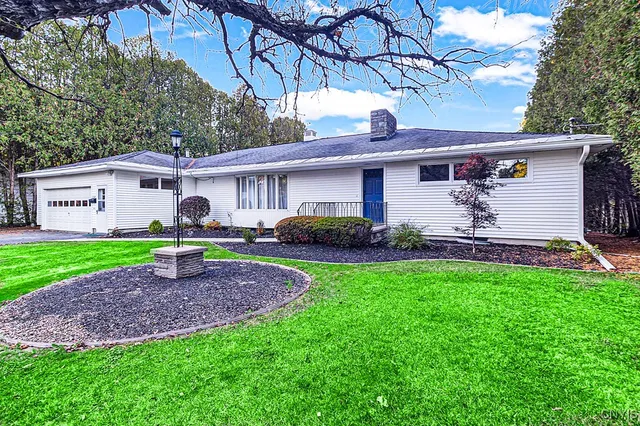 $399,900 | 154 Paris Road, New Hartford, NY 13413