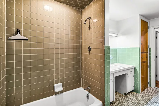 $399,900 | 154 Paris Road, New Hartford, NY 13413