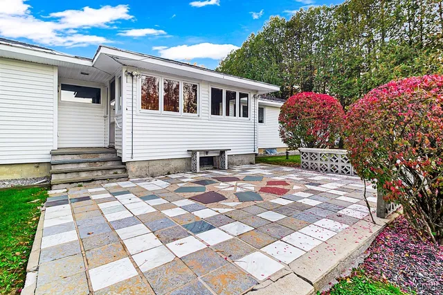 $399,900 | 154 Paris Road, New Hartford, NY 13413