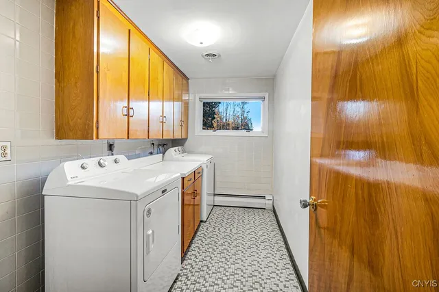 $399,900 | 154 Paris Road, New Hartford, NY 13413