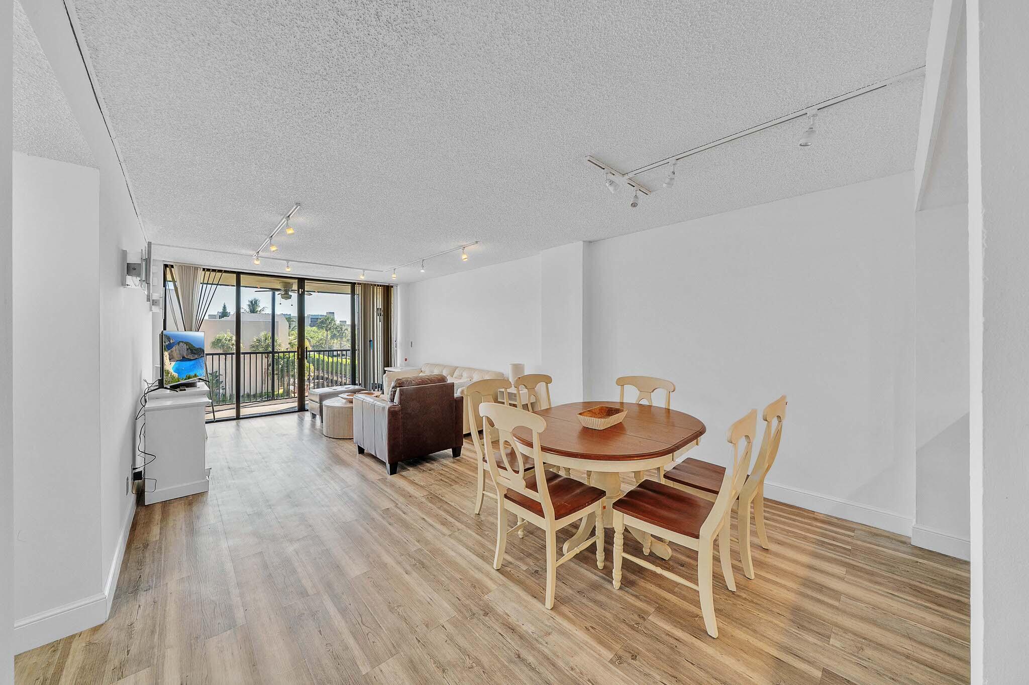 17 Royal Palm Way, Unit 3010 Boca Raton, FL 33432 - Photo 20 of 57 6 Dining Area