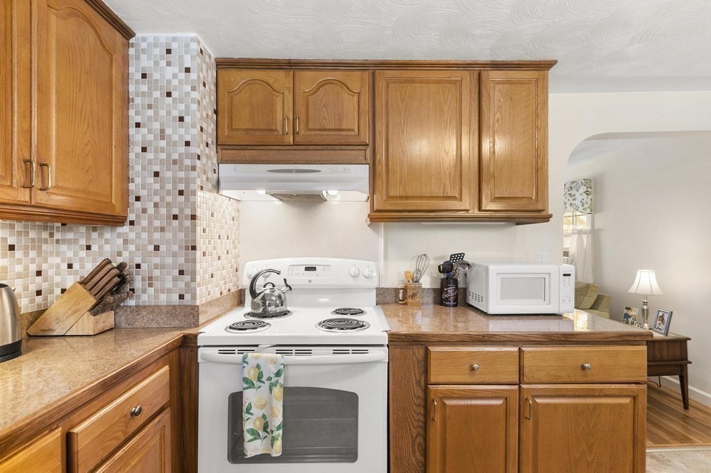 52 Willow Road Nahant, MA 01908 - Photo 9 of 38 Gallery Image 9