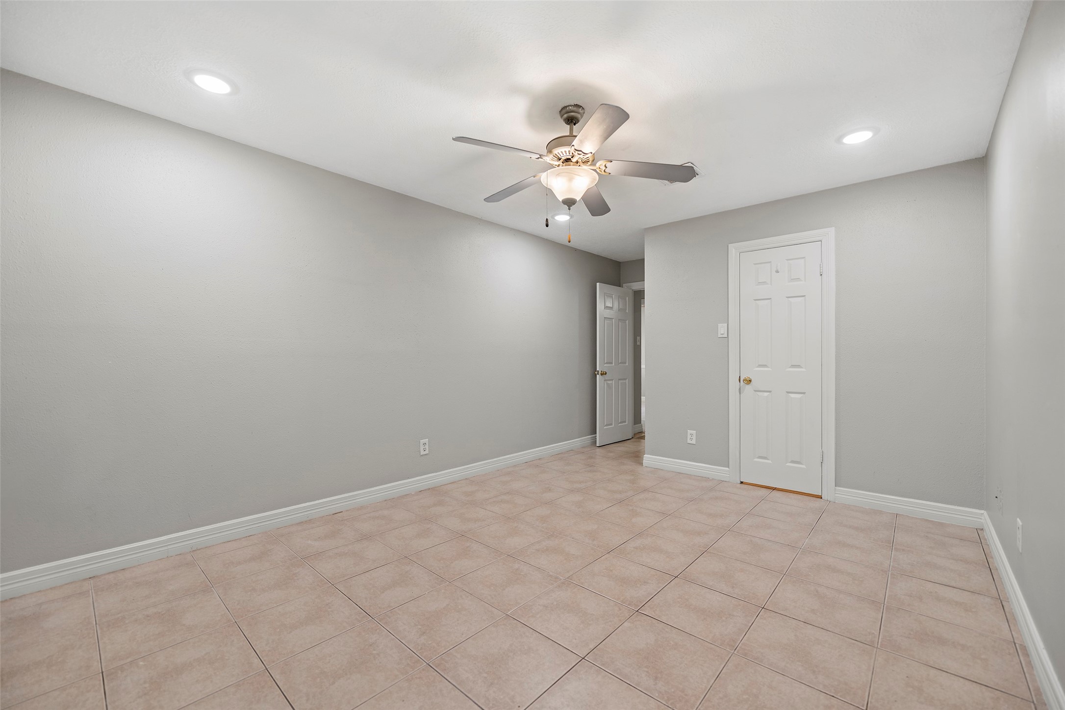 13639 Tanvern Lane Houston, TX 77014 - Photo 2 of 22