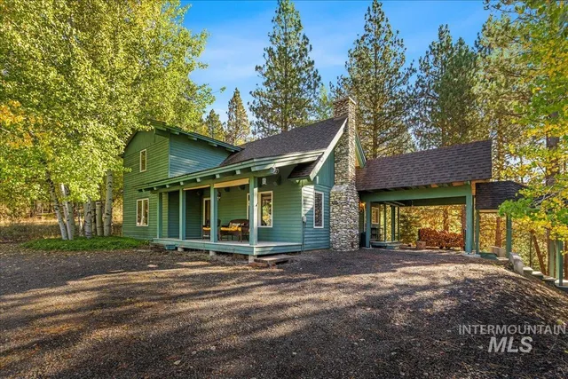 $699,000 | 9734 Moore Drive, Smiths Ferry, ID 83611