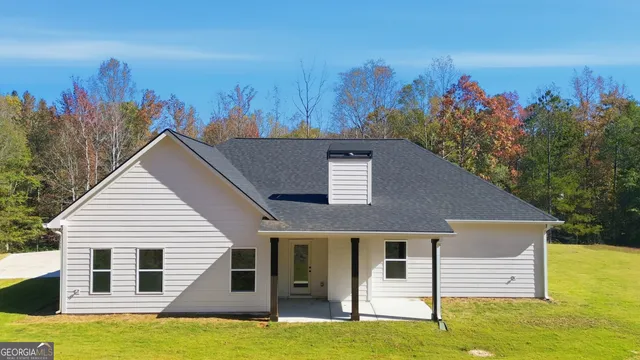 a view of a house with a backyard and a tub