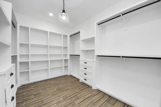 a view of yard with green space