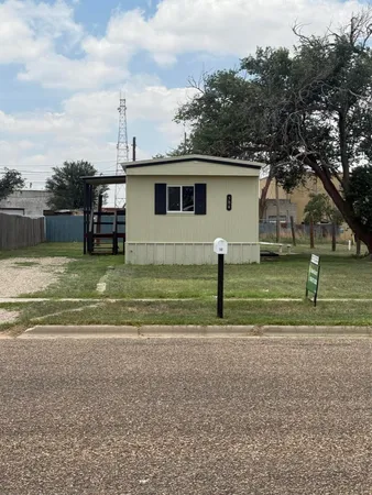 $105,000 | 504 Avenue East, Levelland, TX 79336