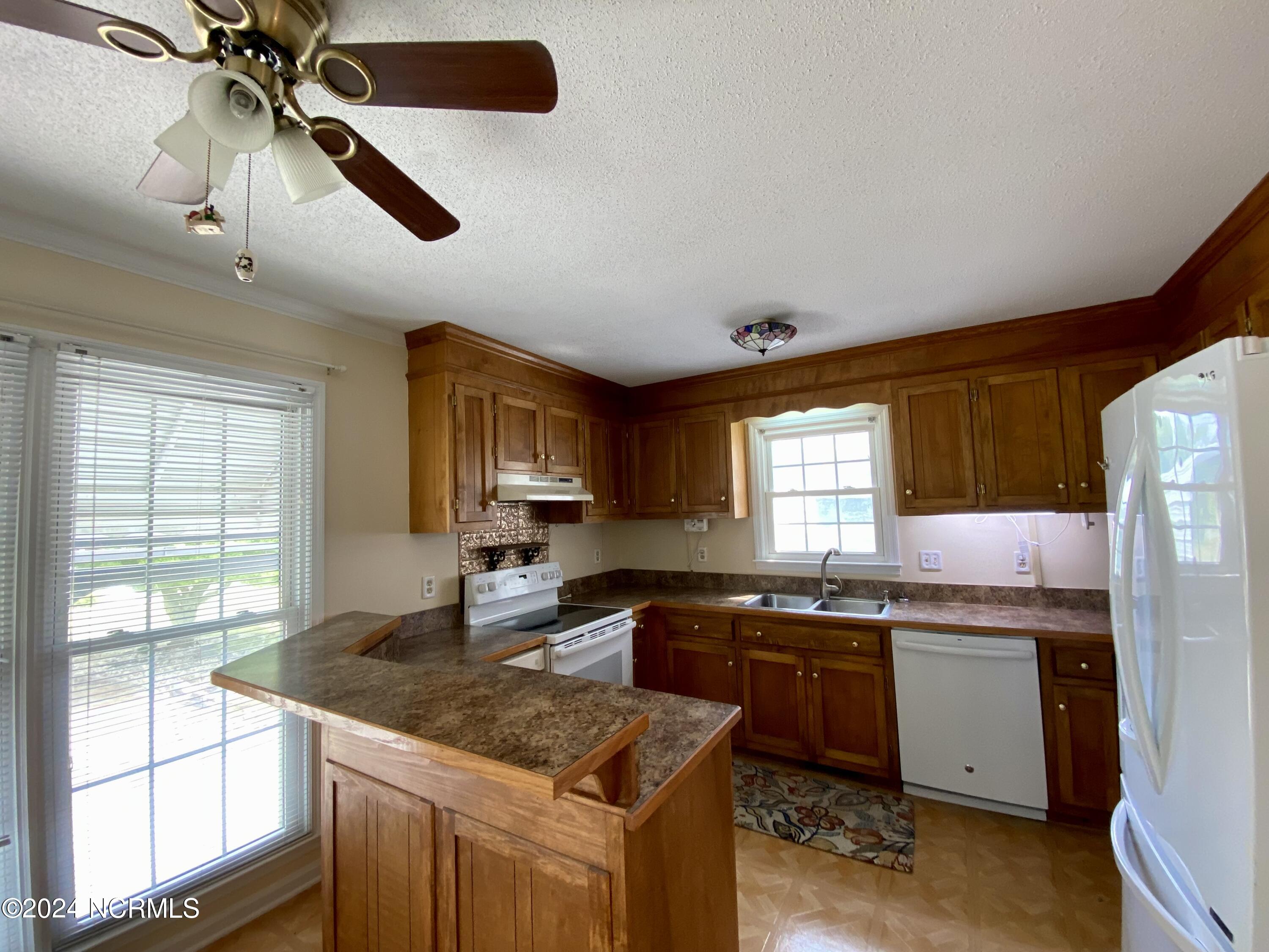 539 Club Knolls Road Dudley, NC 28333 - Photo 26 of 44 Kitchen