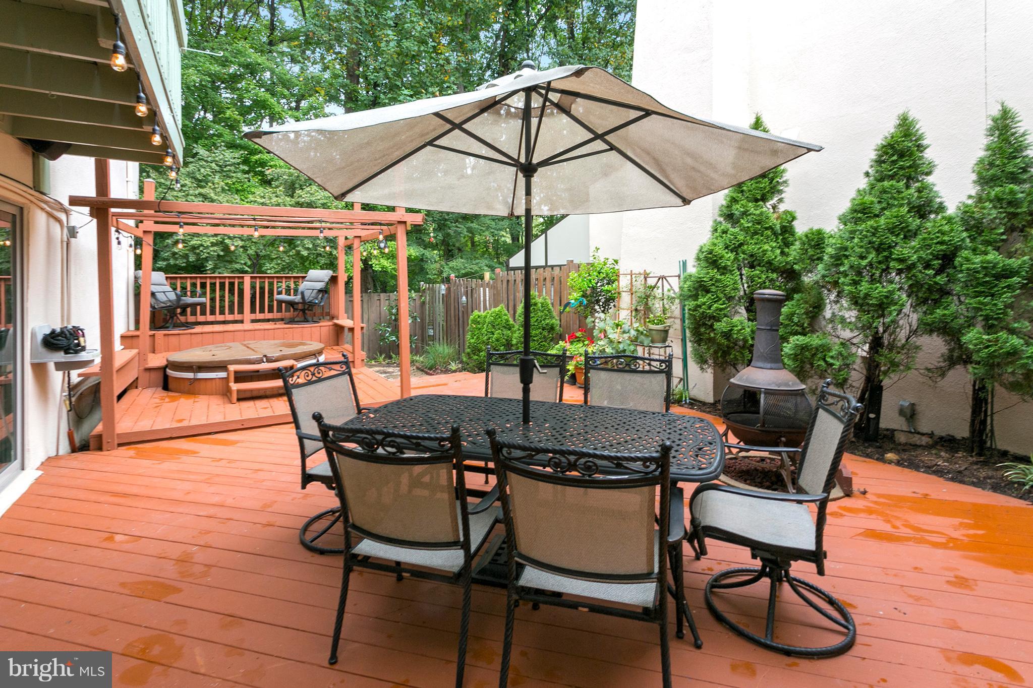 11664 Mediterranean Court Reston, VA 20190 - Photo 29 of 30 Inviting outdoor living space