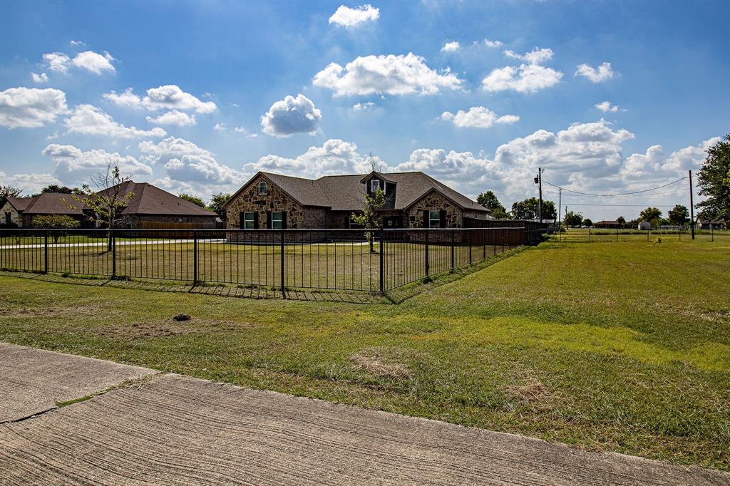 328 Meadow Lane Red Oak, TX 75154 - Photo 22 of 35 View of yard
