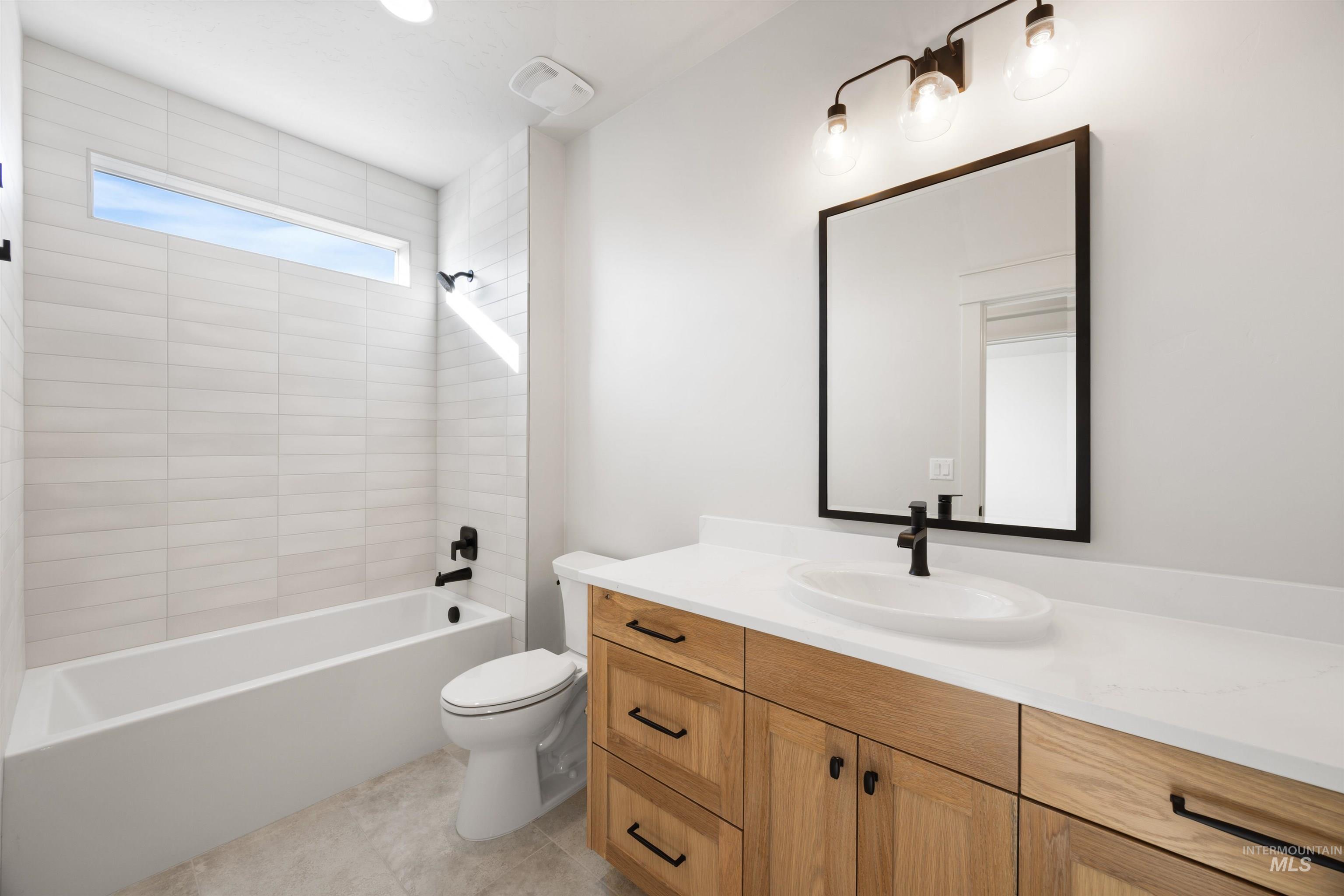 1090 East Crescendo Street Meridian, ID 83642 - Photo 37 of 50 Full bath featuring shower / washtub combination and vanity