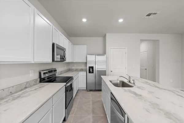 $2,400 | 17709 Crescent Moon Loop, Bradenton, FL 34211