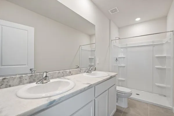 $2,400 | 17709 Crescent Moon Loop, Bradenton, FL 34211