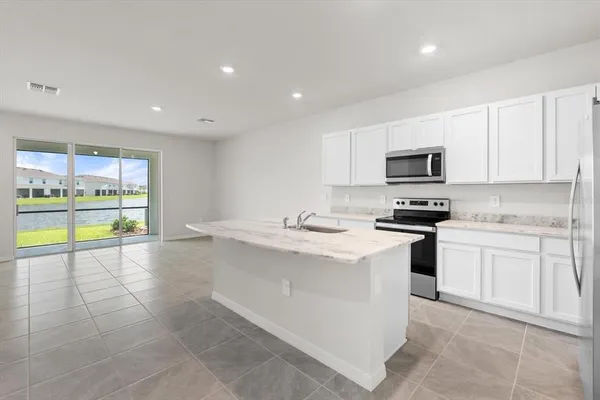 $2,400 | 17709 Crescent Moon Loop, Bradenton, FL 34211