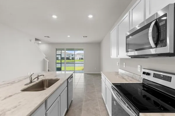 $2,400 | 17709 Crescent Moon Loop, Bradenton, FL 34211