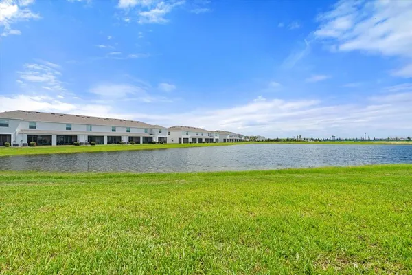 $2,400 | 17709 Crescent Moon Loop, Bradenton, FL 34211