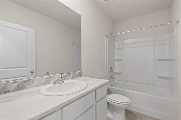 $2,400 | 17709 Crescent Moon Loop, Bradenton, FL 34211