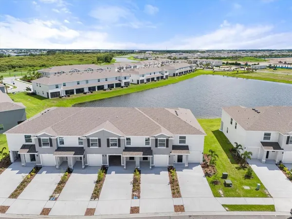 $2,400 | 17709 Crescent Moon Loop, Bradenton, FL 34211