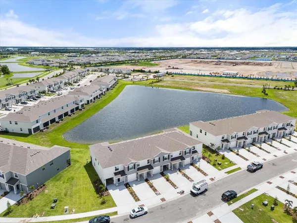 $2,400 | 17709 Crescent Moon Loop, Bradenton, FL 34211