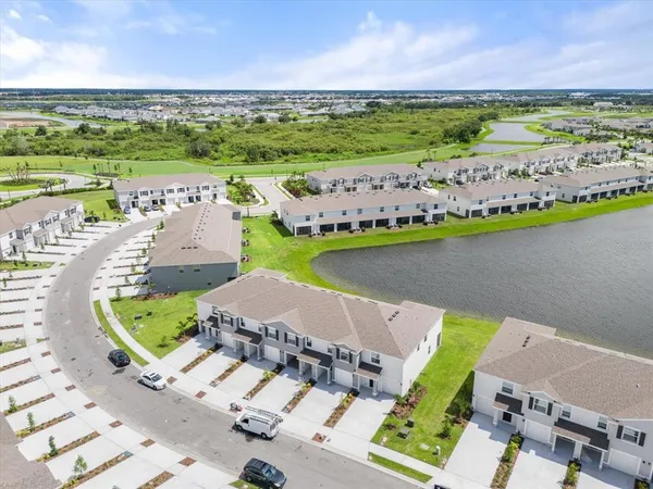 $2,400 | 17709 Crescent Moon Loop, Bradenton, FL 34211