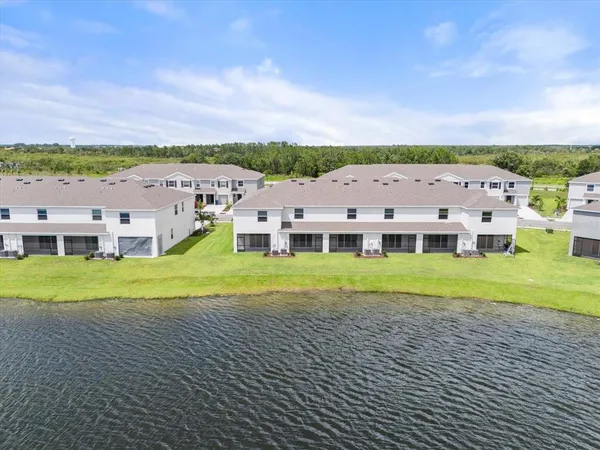 $2,400 | 17709 Crescent Moon Loop, Bradenton, FL 34211