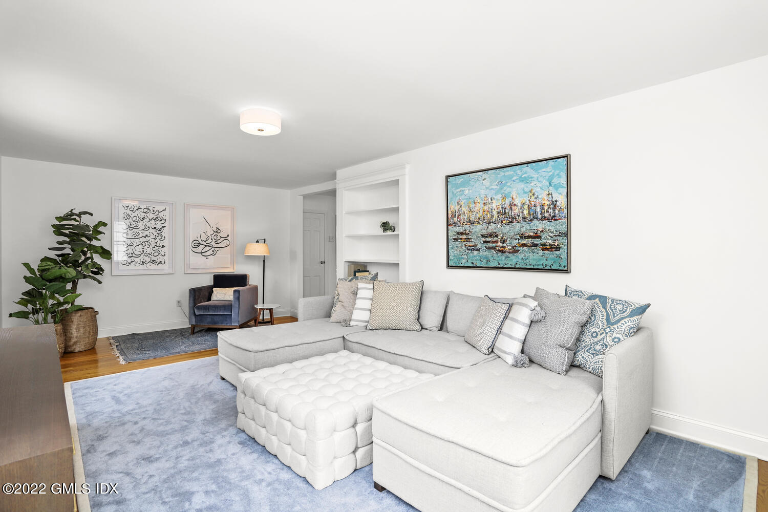 72 Lockwood Road Riverside, CT 06878 - Photo 17 of 23 a bedroom with furniture and a flower pot