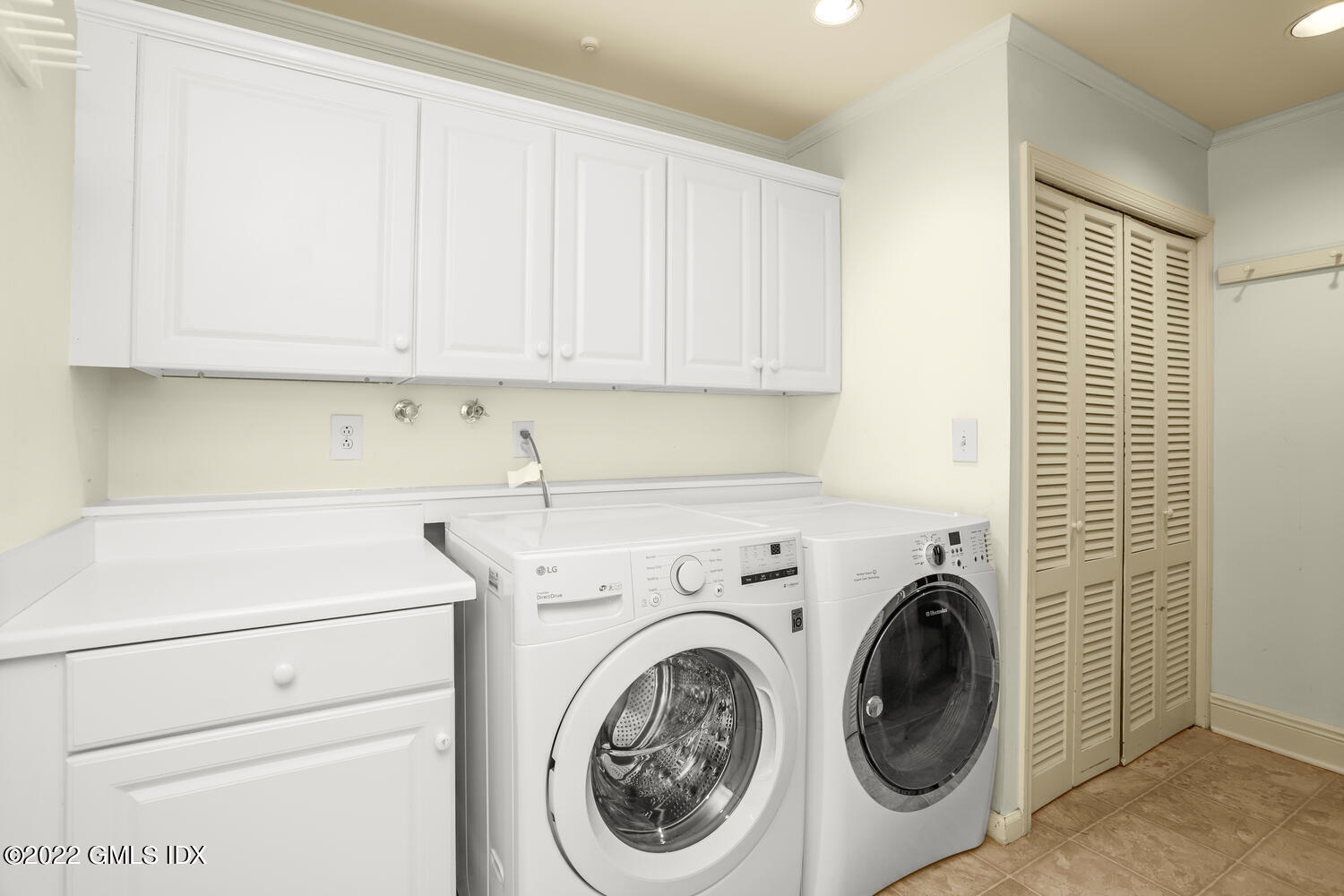 72 Lockwood Road Riverside, CT 06878 - Photo 18 of 23 a utility room with dryer and washer
