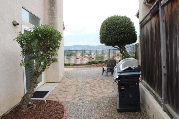 a view of entryway in front of house