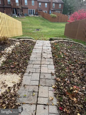 a view of a yard with a house