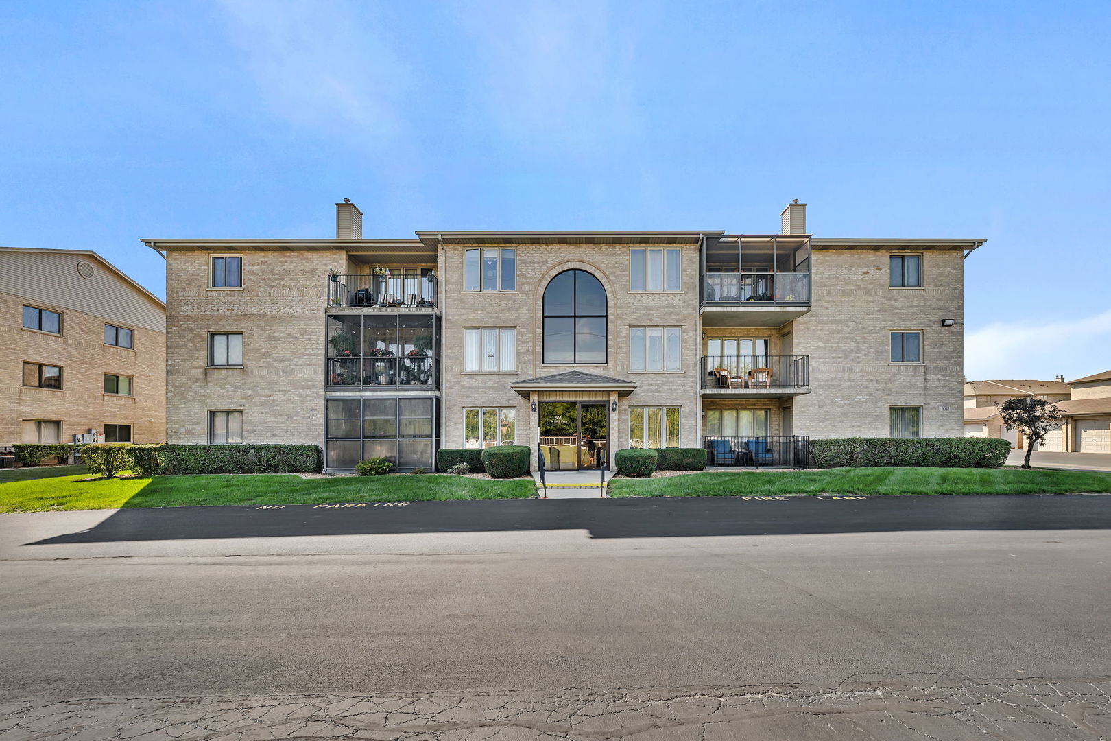 5041 139th Place, Unit 406 Crestwood, IL 60418 - Photo 1 of 28