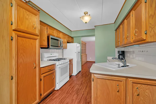 $200,000 | 5041 139th Place, Unit 406, Crestwood, IL 60418