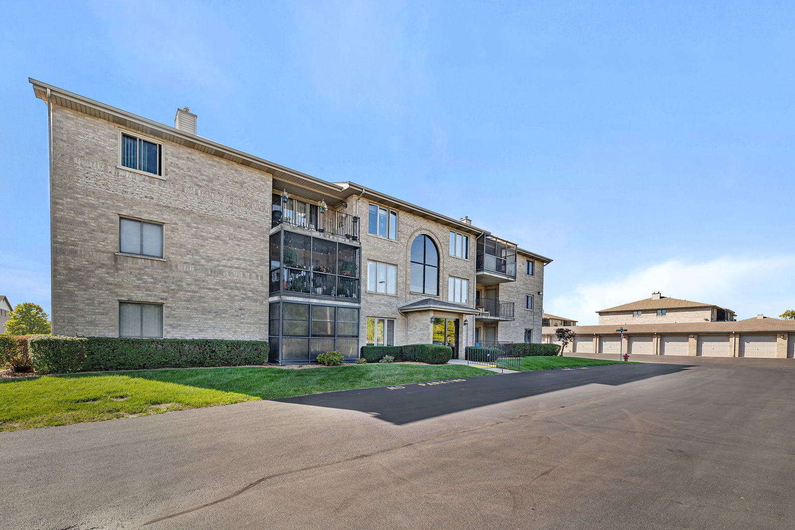 5041 139th Place, Unit 406 Crestwood, IL 60418 - Photo 2 of 28