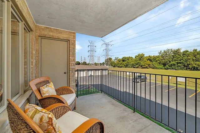 $200,000 | 5041 139th Place, Unit 406, Crestwood, IL 60418