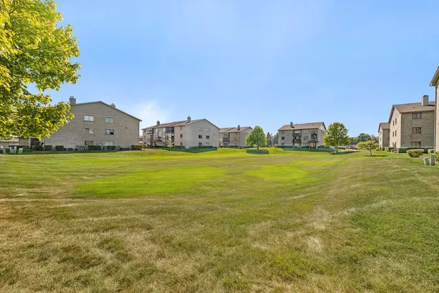 $200,000 | 5041 139th Place, Unit 406, Crestwood, IL 60418