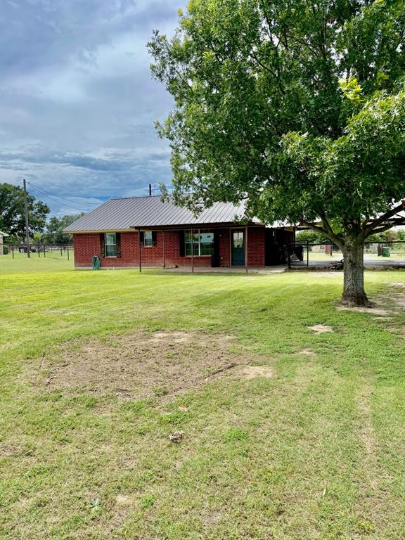826 Gilliland Road Springtown, TX 76082 - Photo 15 of 27