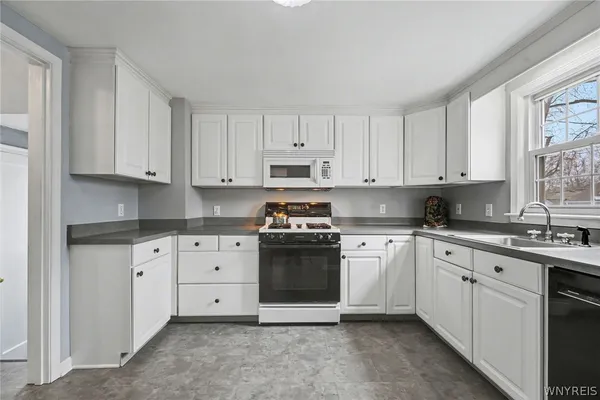 $329,900 | 135 Louvaine Drive, Tonawanda, NY 14223
