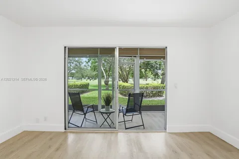 $279,000 | 300 Southwest 130th Terrace, Unit 110B, Pembroke Pines, FL 33027
