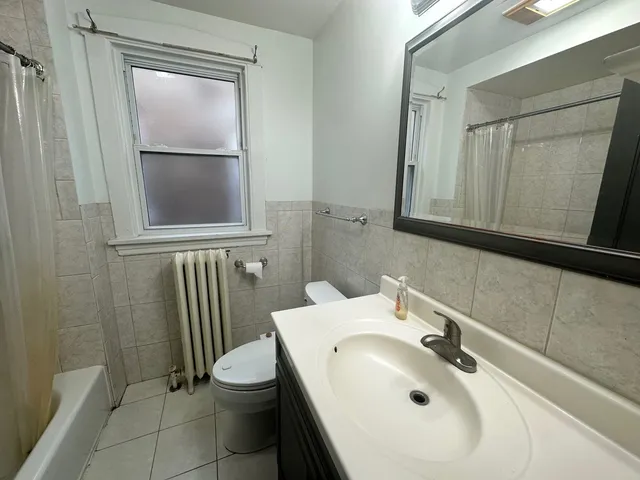 $2,300 | 5814 North Campbell Avenue, Unit 2, Chicago, IL 60659