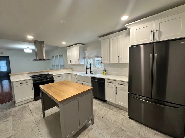 $2,300 | 5814 North Campbell Avenue, Unit 2, Chicago, IL 60659