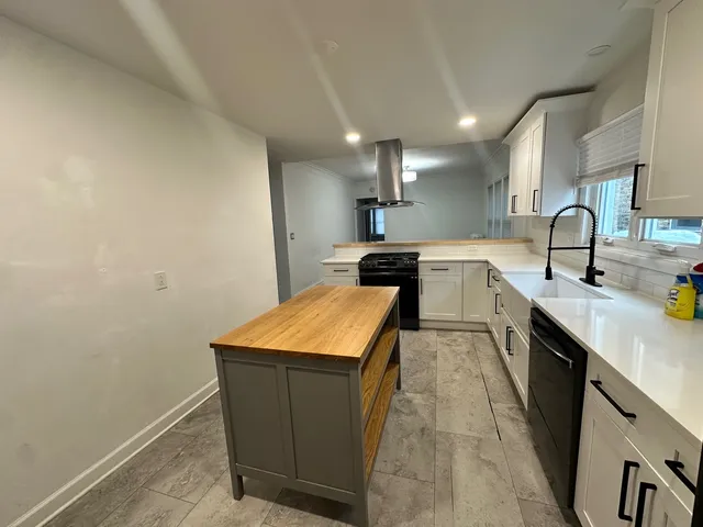 $2,300 | 5814 North Campbell Avenue, Unit 2, Chicago, IL 60659